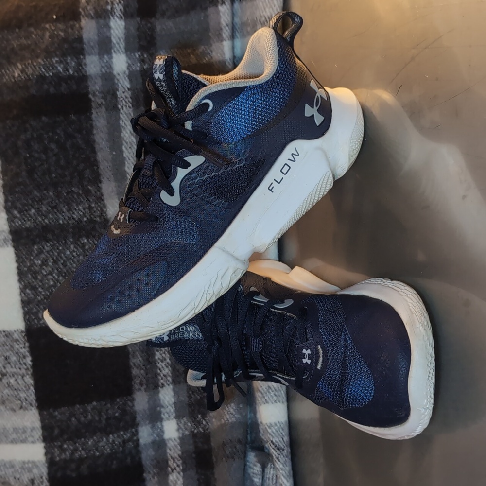 Ander Armour Flow. Size 8.5